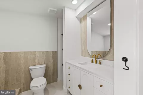 Bath - 126 N Mount St, Baltimore, MD 21223 photo 3 of 5