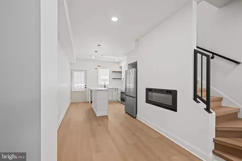 Entry Way - 126 N Mount St, Baltimore, MD 21223 photo 4 of 13
