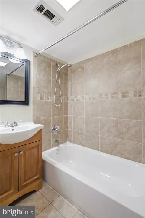 Bath - 1224 Eager St, Baltimore, MD 21202 photo 4 of 4