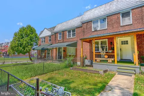 Exterior - 821 Wicklow Rd, Baltimore, MD 21229 photo 1 of 4