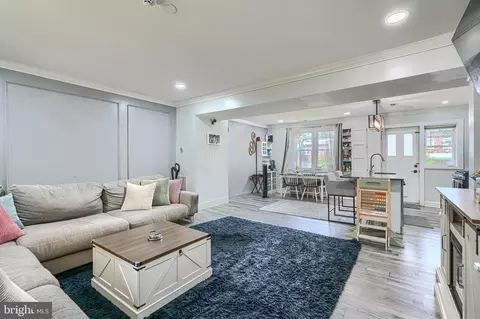 Entry Way - 821 Wicklow Rd, Baltimore, MD 21229 photo 1 of 4