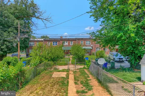 Exterior - 821 Wicklow Rd, Baltimore, MD 21229 photo 3 of 4