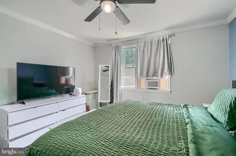 Bedroom - 821 Wicklow Rd, Baltimore, MD 21229 photo 4 of 5