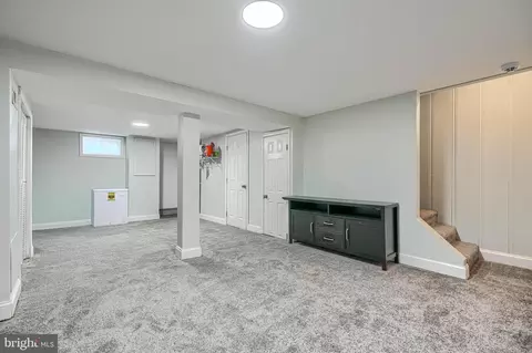 Entry Way - 821 Wicklow Rd, Baltimore, MD 21229 photo 3 of 4