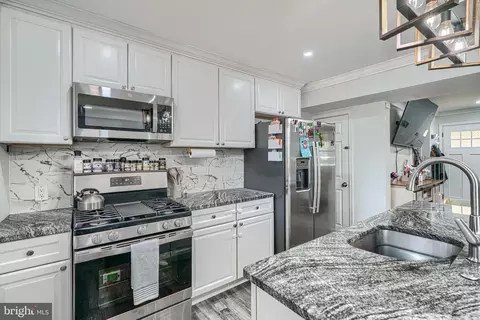 Kitchen - 821 Wicklow Rd, Baltimore, MD 21229 photo 2 of 4