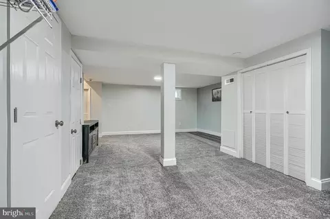 Entry Way - 821 Wicklow Rd, Baltimore, MD 21229 photo 4 of 4