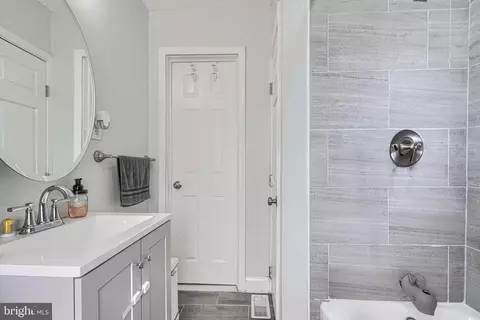 Bath - 821 Wicklow Rd, Baltimore, MD 21229 photo 2 of 4