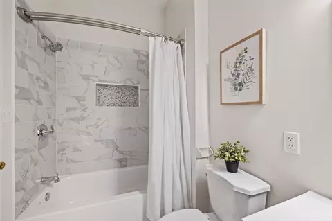 Bath - 2231 Eutaw Pl, Baltimore, MD 21217 photo 2 of 7