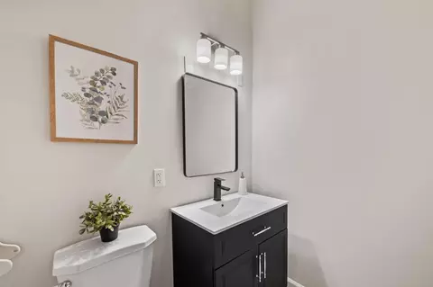 Bath - 2231 Eutaw Pl, Baltimore, MD 21217 photo 1 of 7