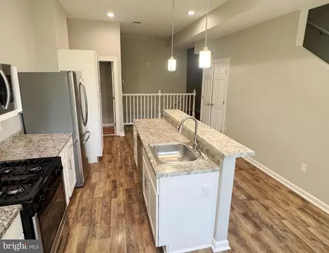 Entry Way - 1529 Edmondson Ave, Baltimore, MD 21223 photo 4 of 13