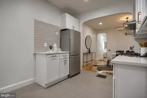 Entry Way - 719 Berry St, Baltimore, MD 21211 photo 1 of 4