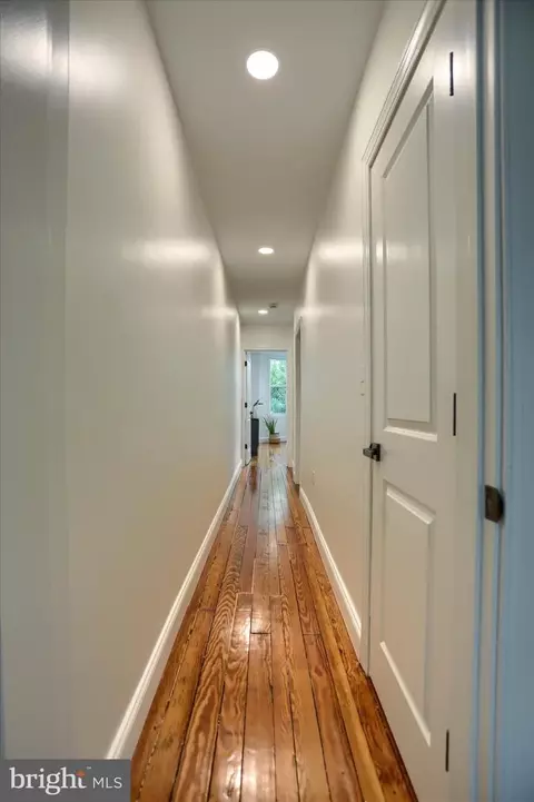 Entry Way - 719 Berry St, Baltimore, MD 21211 photo 2 of 4