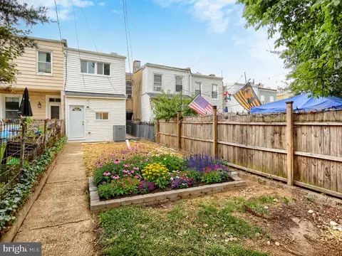 Exterior - 719 Berry St, Baltimore, MD 21211 photo 7 of 8
