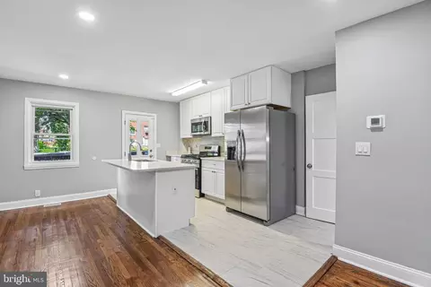 Entry Way - 44 N Athol Ave, Baltimore, MD 21229 photo 4 of 11