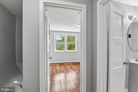 Entry Way - 44 N Athol Ave, Baltimore, MD 21229 photo 10 of 11