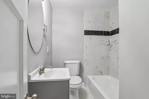 Entry Way - 44 N Athol Ave, Baltimore, MD 21229 photo 7 of 11
