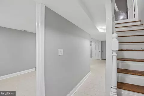 Entry Way - 44 N Athol Ave, Baltimore, MD 21229 photo 5 of 11
