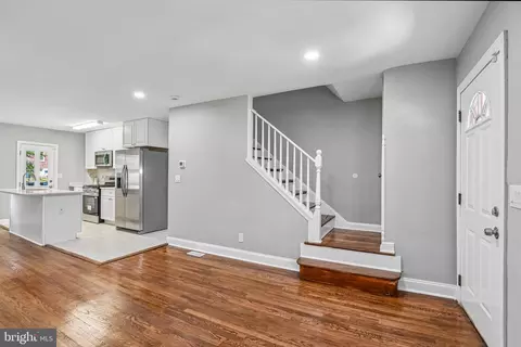 Entry Way - 44 N Athol Ave, Baltimore, MD 21229 photo 1 of 11