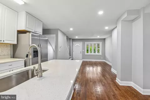 Entry Way - 44 N Athol Ave, Baltimore, MD 21229 photo 2 of 11