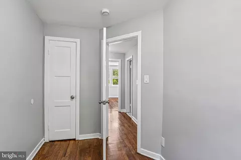 Entry Way - 44 N Athol Ave, Baltimore, MD 21229 photo 9 of 11