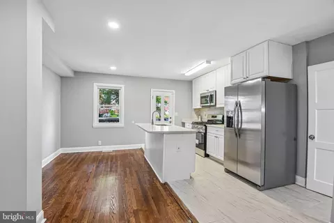 Entry Way - 44 N Athol Ave, Baltimore, MD 21229 photo 3 of 11