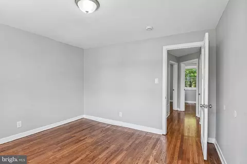 Entry Way - 44 N Athol Ave, Baltimore, MD 21229 photo 6 of 11