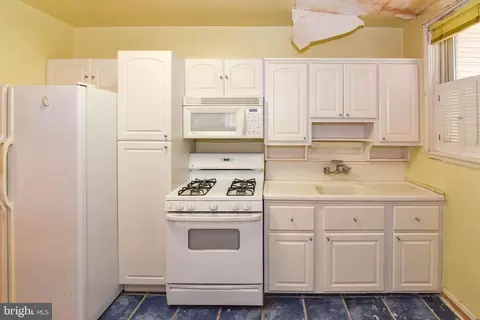 Kitchen - 4639 Harcourt Rd, Baltimore, MD 21214 photo 2 of 2