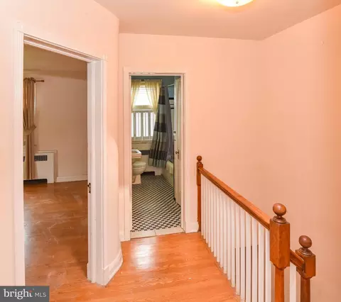 Entry Way - 4639 Harcourt Rd, Baltimore, MD 21214 photo 3 of 5