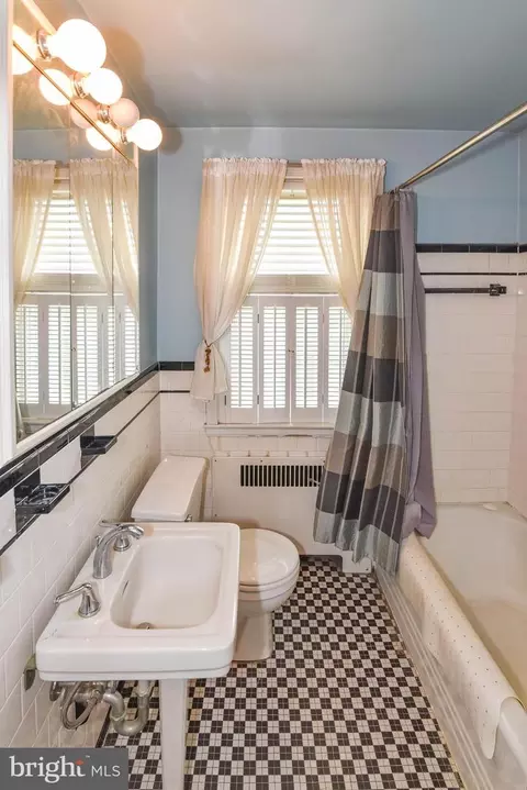 Bath - 4639 Harcourt Rd, Baltimore, MD 21214 photo 1 of 4