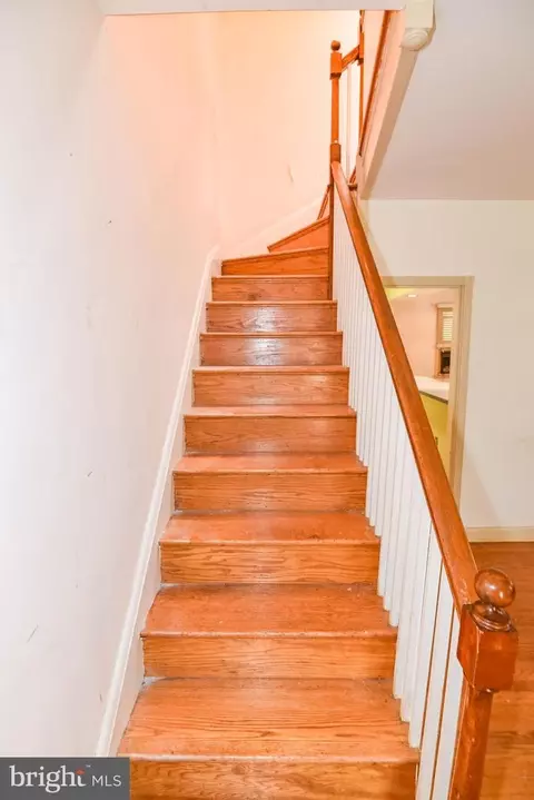 Entry Way - 4639 Harcourt Rd, Baltimore, MD 21214 photo 2 of 5