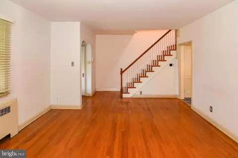 Living - 4639 Harcourt Rd, Baltimore, MD 21214 photo 2 of 5