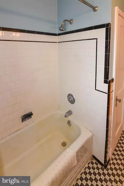 Bath - 4639 Harcourt Rd, Baltimore, MD 21214 photo 3 of 4