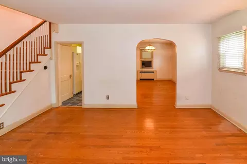 Living - 4639 Harcourt Rd, Baltimore, MD 21214 photo 4 of 5