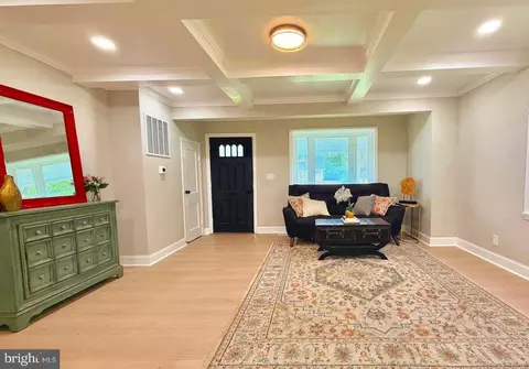 Entry Way - 3708 W Cold Spring Ln, Baltimore, MD 21215 photo 1 of 4