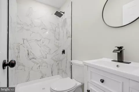 Bath - 3708 W Cold Spring Ln, Baltimore, MD 21215 photo 1 of 3