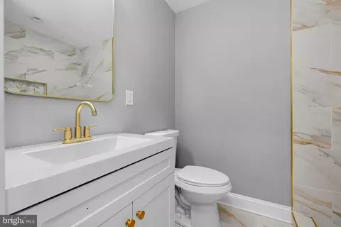 Bath - 1518 N Wolfe St, Baltimore, MD 21213 photo 1 of 7