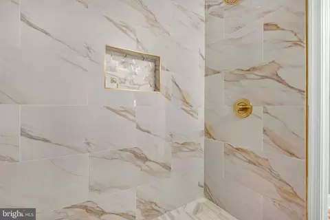 Bath - 1518 N Wolfe St, Baltimore, MD 21213 photo 2 of 7