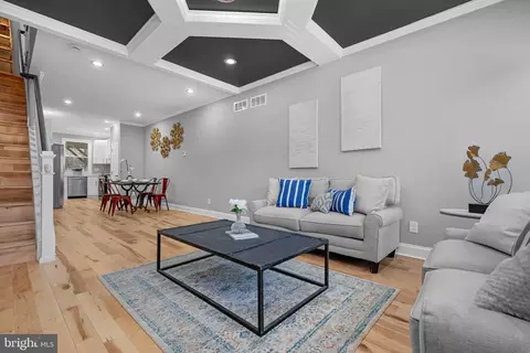 Entry Way - 1518 N Wolfe St, Baltimore, MD 21213 photo 3 of 10