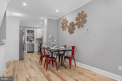 Entry Way - 1518 N Wolfe St, Baltimore, MD 21213 photo 4 of 10