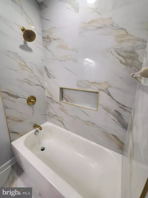 Bath - 2861 W Garrison Ave, Baltimore, MD 21215 photo 6 of 11