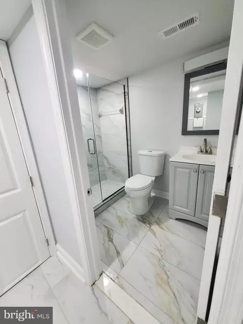 Bath - 2861 W Garrison Ave, Baltimore, MD 21215 photo 9 of 11