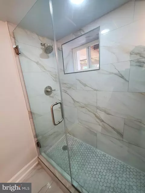 Bath - 2861 W Garrison Ave, Baltimore, MD 21215 photo 10 of 11