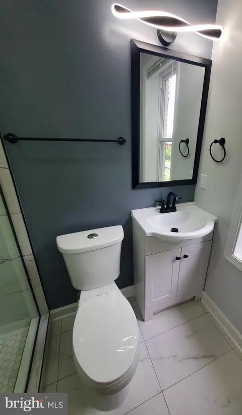 Bath - 2861 W Garrison Ave, Baltimore, MD 21215 photo 2 of 11
