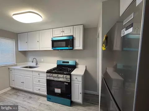 Kitchen - 4331 Brehms Ln, Baltimore, MD 21206 photo 2 of 3