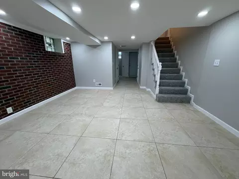 Living - 4331 Brehms Ln, Baltimore, MD 21206 photo 4 of 5