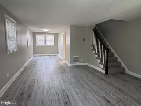 Living - 4331 Brehms Ln, Baltimore, MD 21206 photo 2 of 5