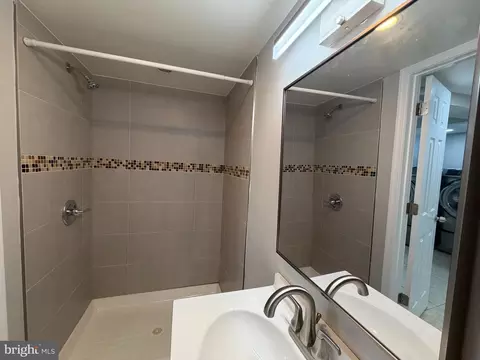 Bath - 4331 Brehms Ln, Baltimore, MD 21206 photo 2 of 3