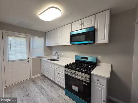 Kitchen - 4331 Brehms Ln, Baltimore, MD 21206 photo 1 of 3