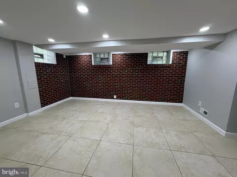 Living - 4331 Brehms Ln, Baltimore, MD 21206 photo 3 of 5