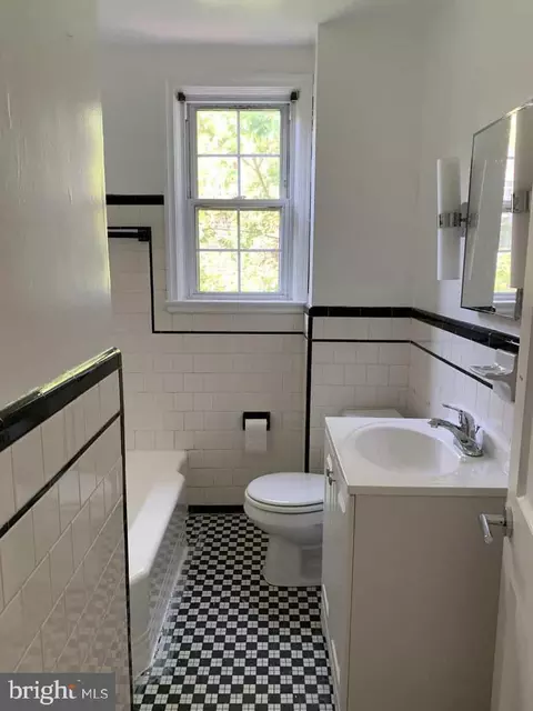 Bath - 4620 Harcourt Rd, Baltimore, MD 21214 photo 1 of 2